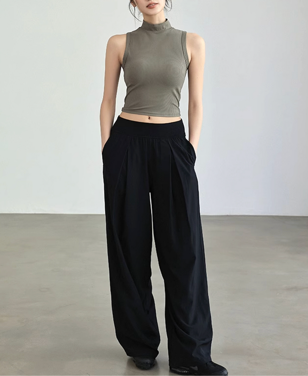Motif Half Neck Vest