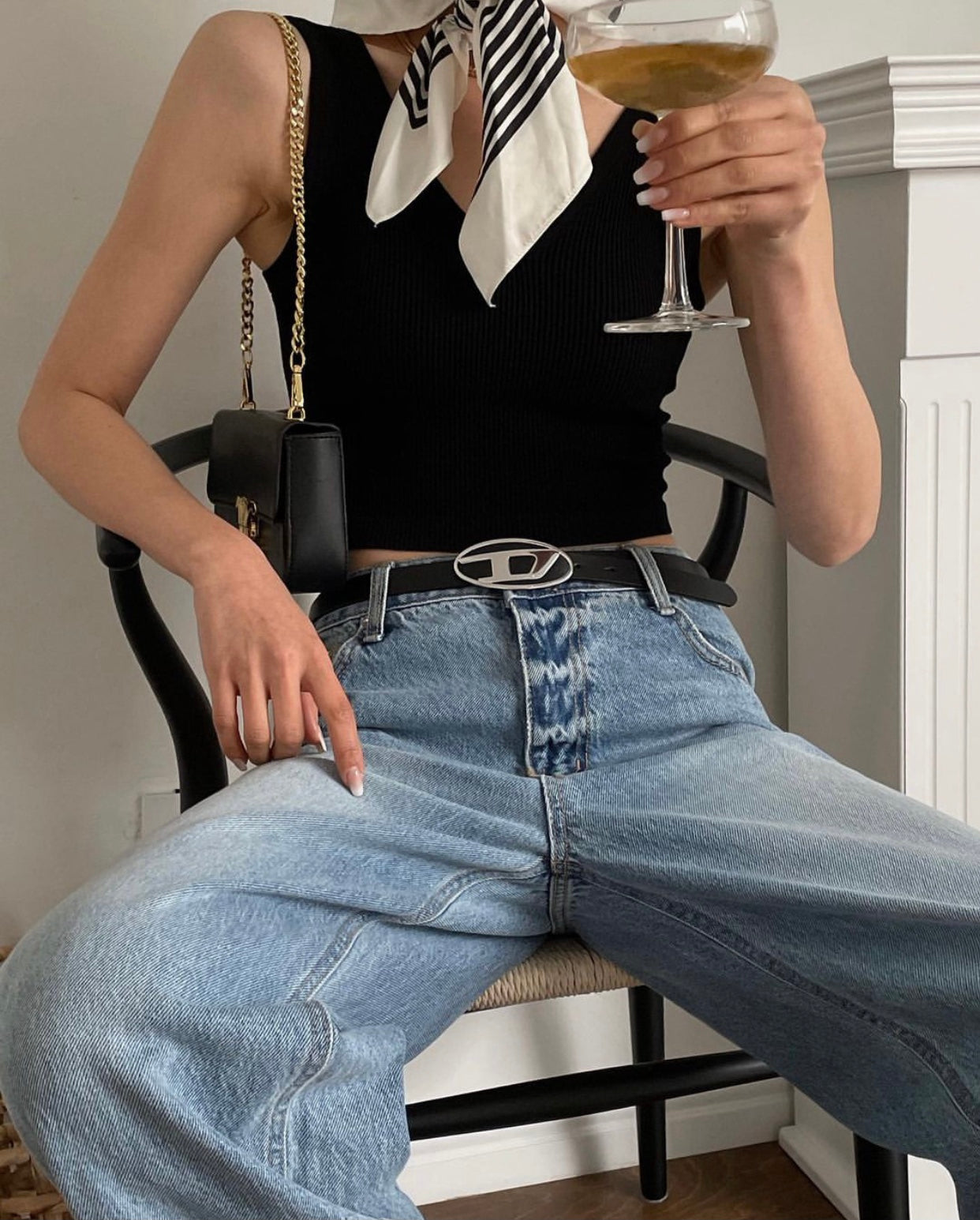 Comfort V-neck Vest (Pad) with Jeans