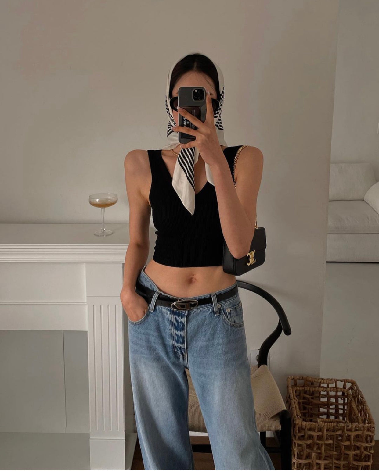 Comfort V-neck Vest (Pad) with Jeans