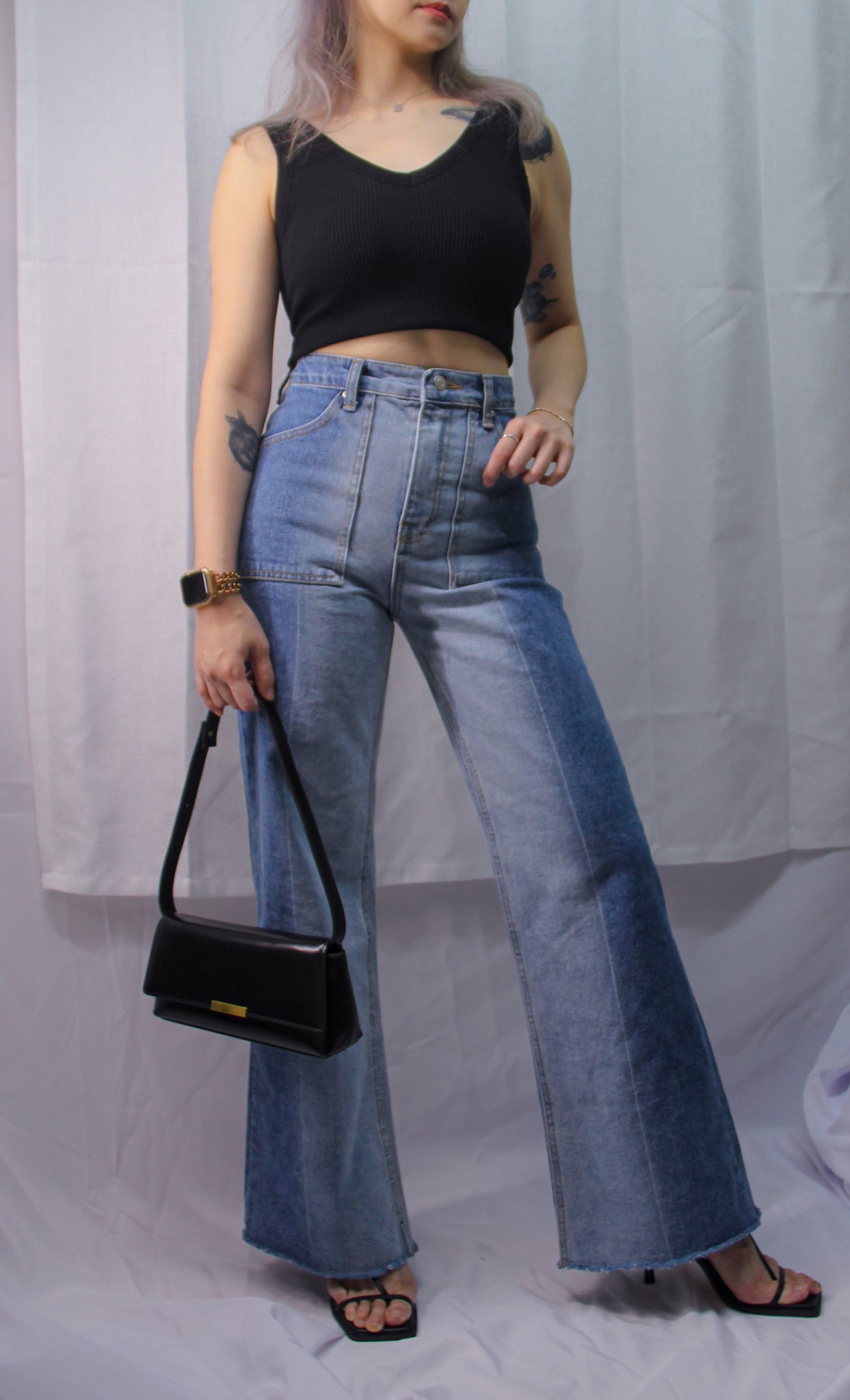 Comfort V-neck Vest (Pad) with Jeans