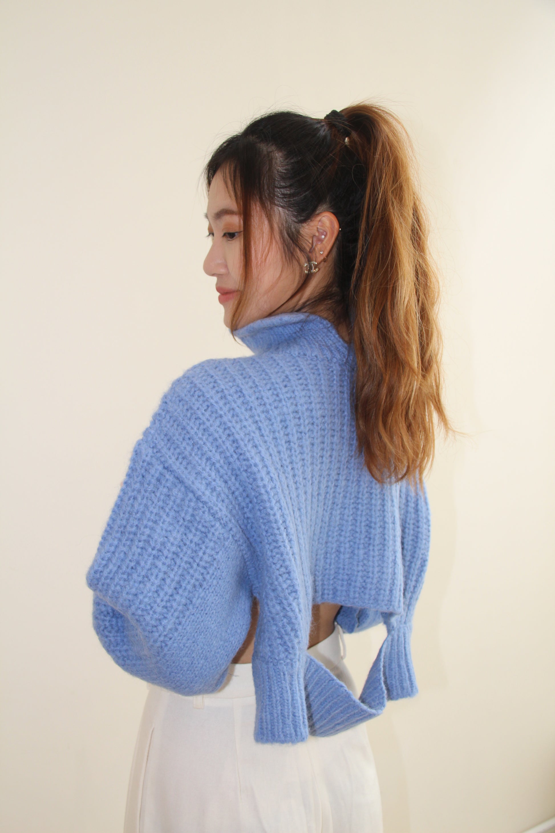 Wave with Cut-out Hem Sweater
