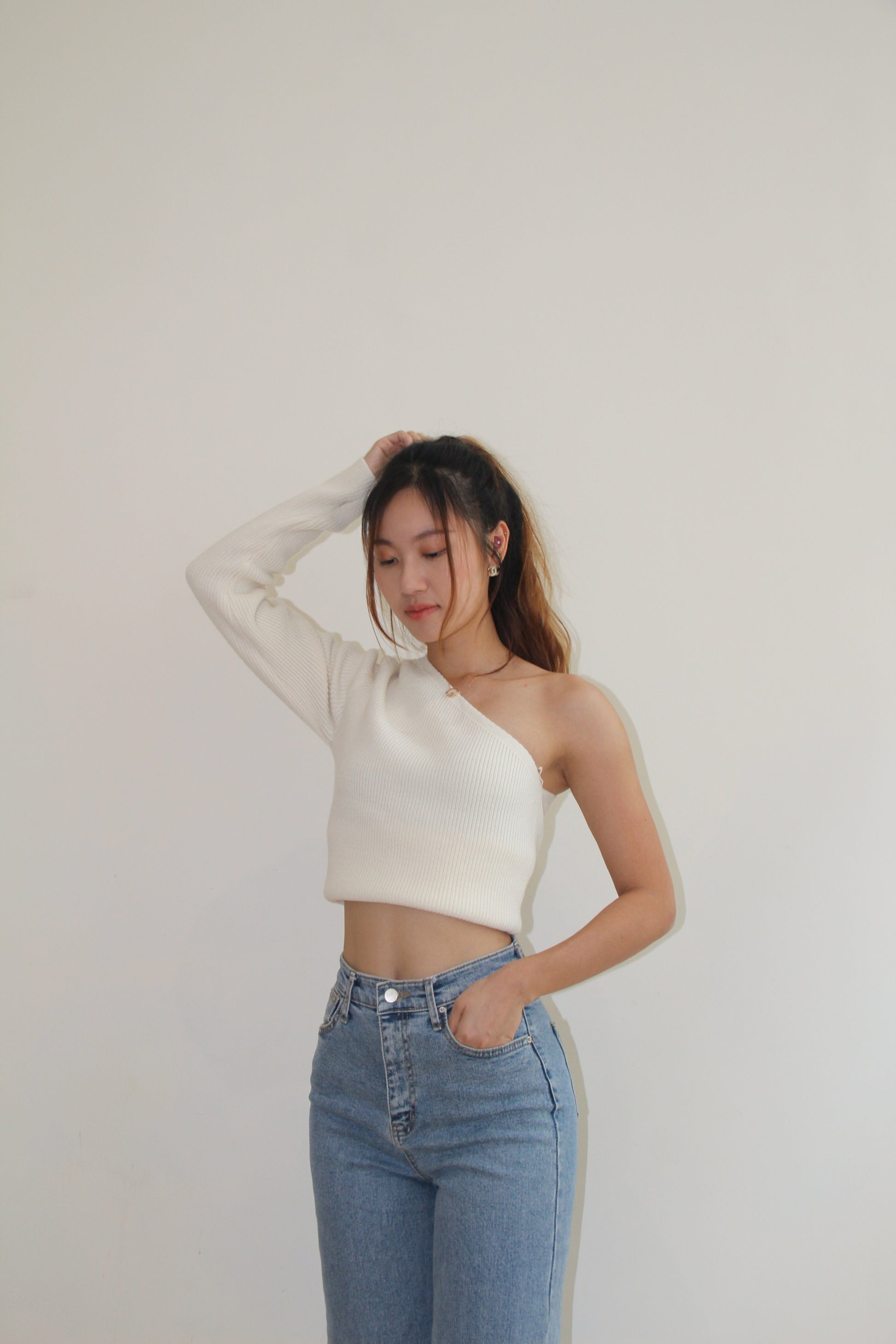 One-shoulder-Cuff Knit Top