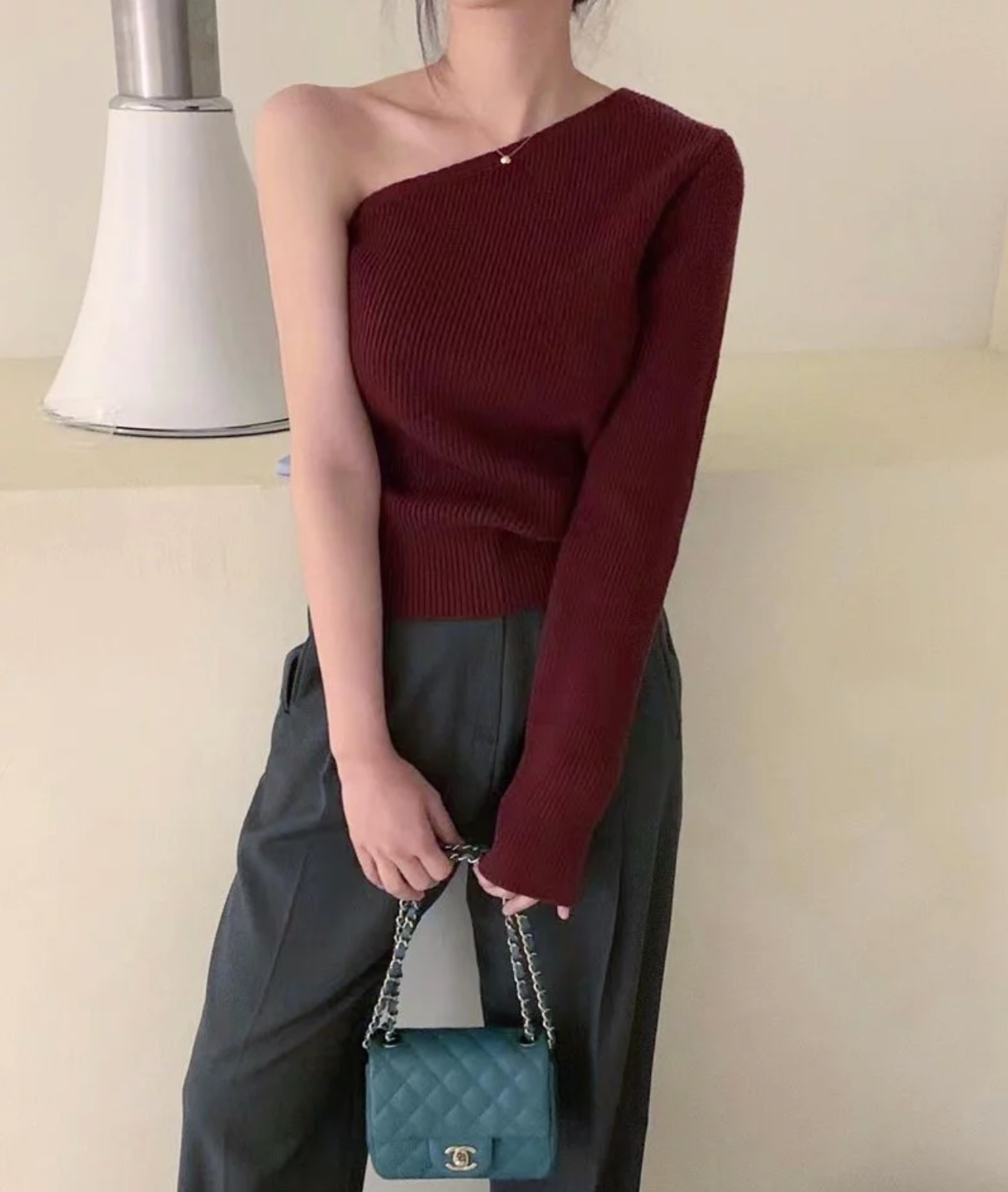 (現)One-Shoulder Thumbhole-Cuff Knit Top (黑白)