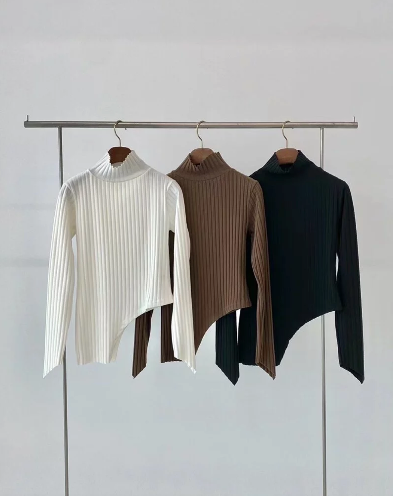 (現) Cut-Out Hem Ribbed Top